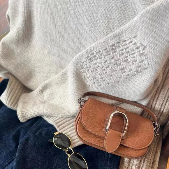 Unisex 100% cashmere crew neck sweater size M